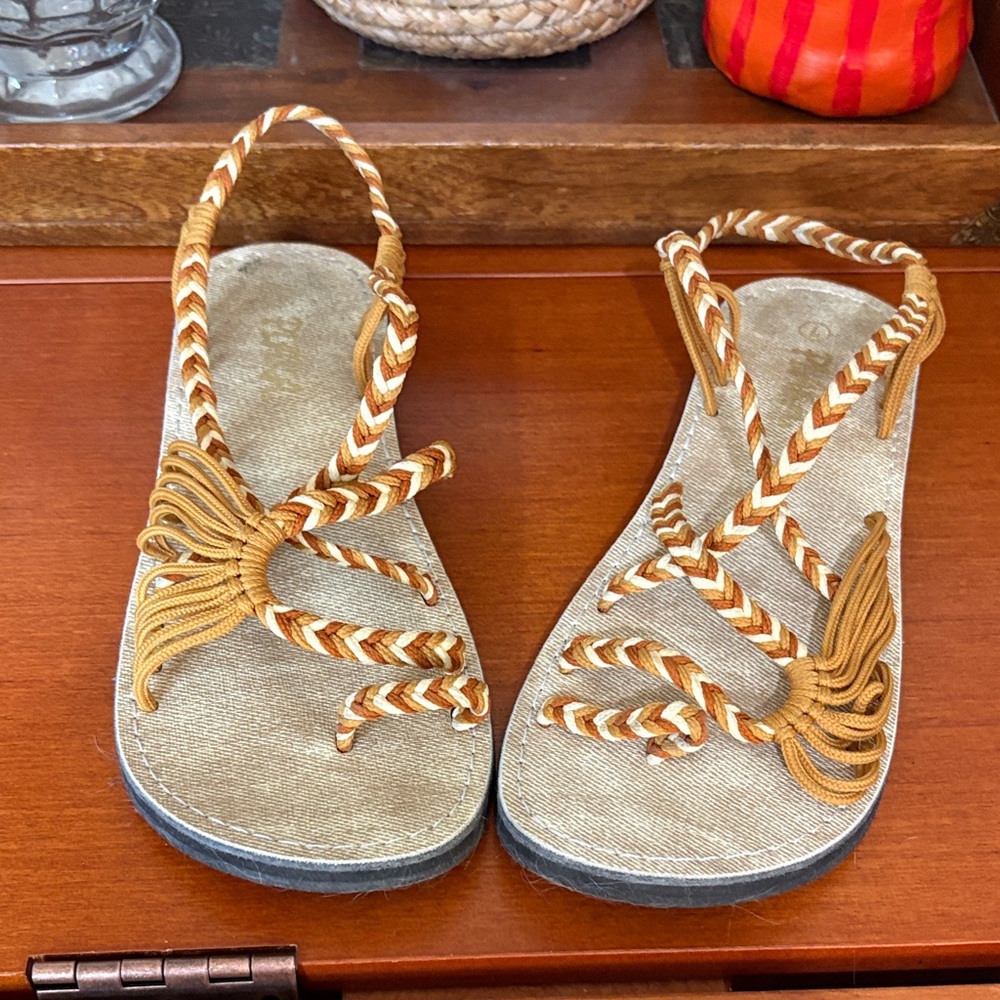Plaka Palm Leaf Sandals Size 7